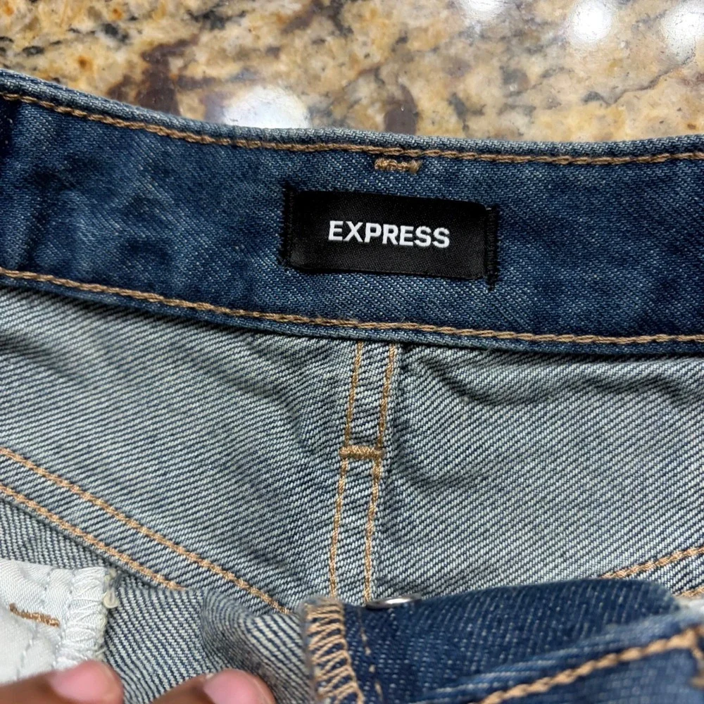 NEW Express Womens Boyfriend Midi Mid Rise Denim Shorts Frayed Hem Blue 0 ws